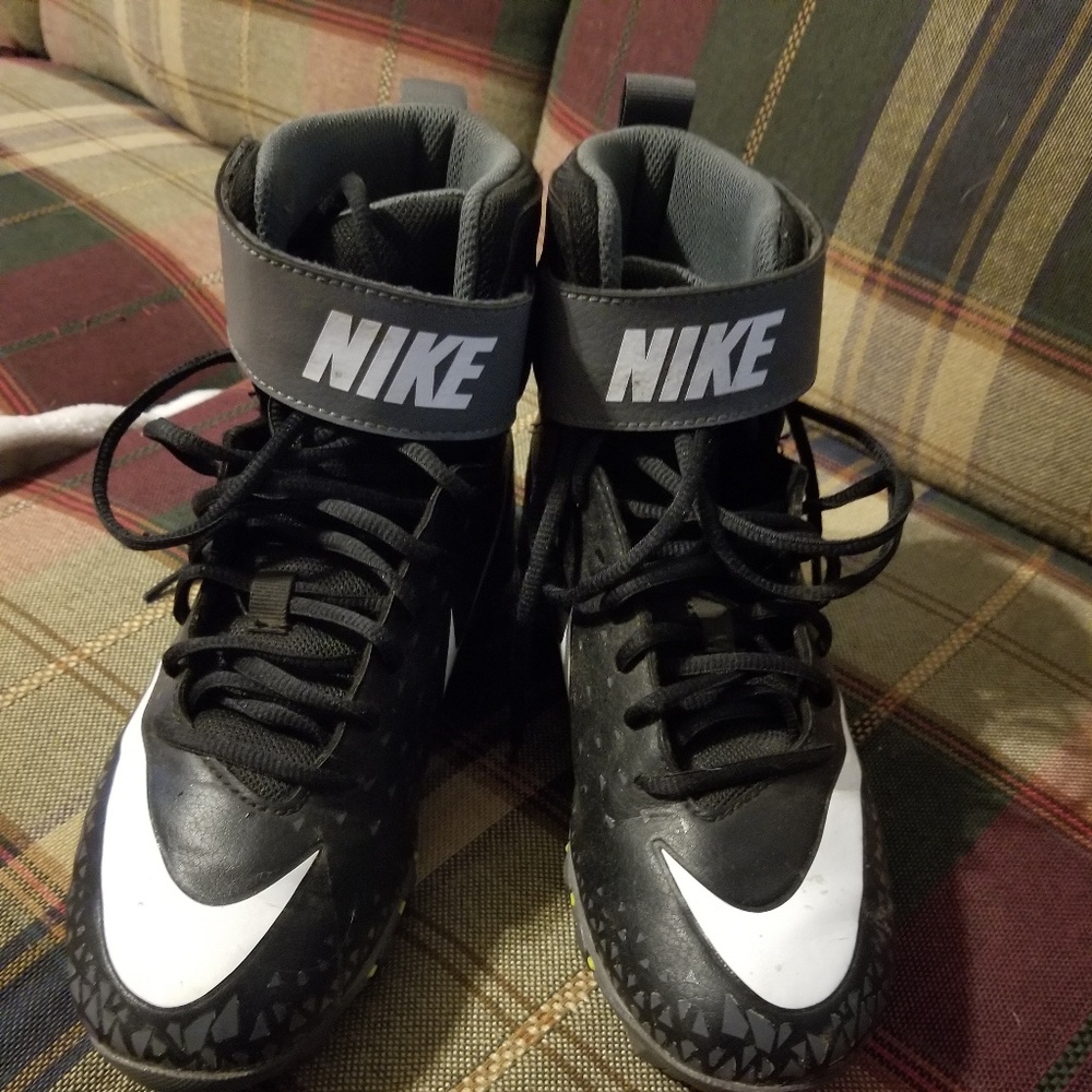 Barely worn Boys NIKE football cleats